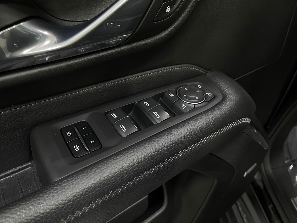 2023 GMC Yukon Image 18