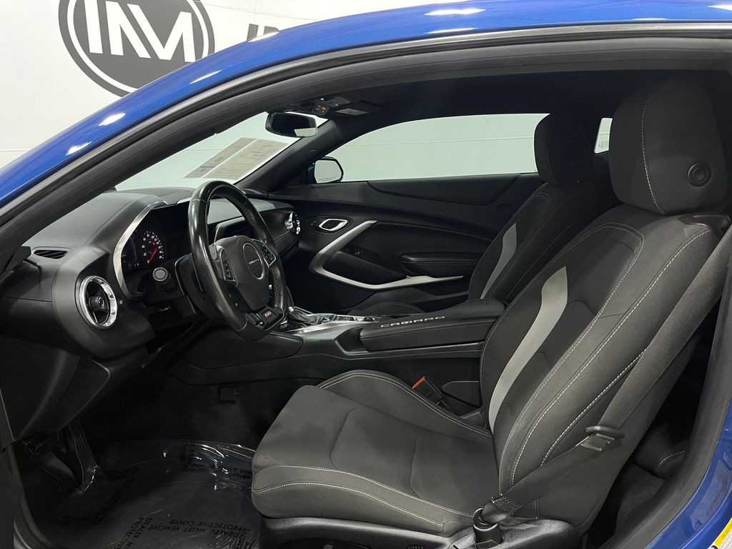 2019 Chevrolet Camaro Image 11