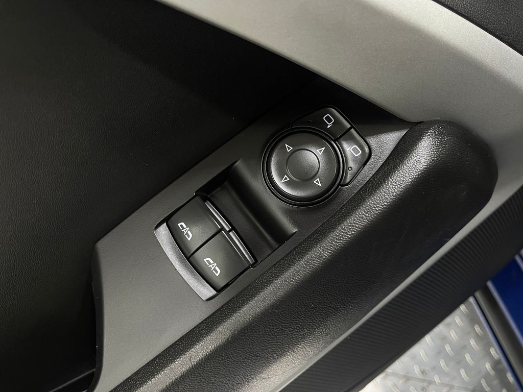 2019 Chevrolet Camaro Image 14
