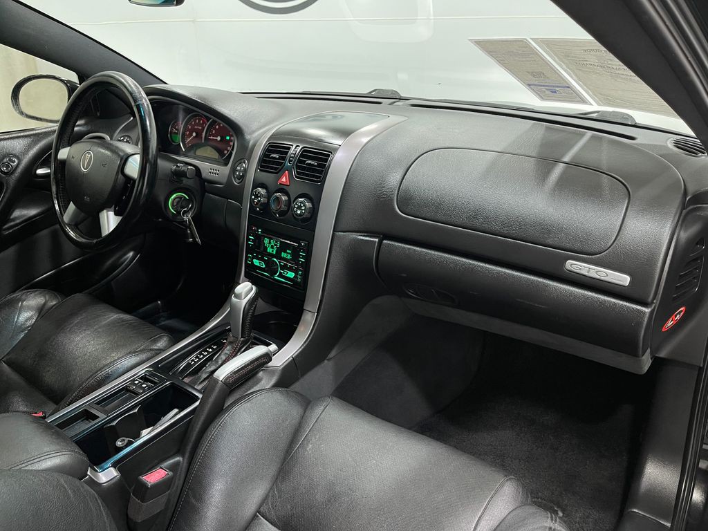 2004 Pontiac GTO Image 17