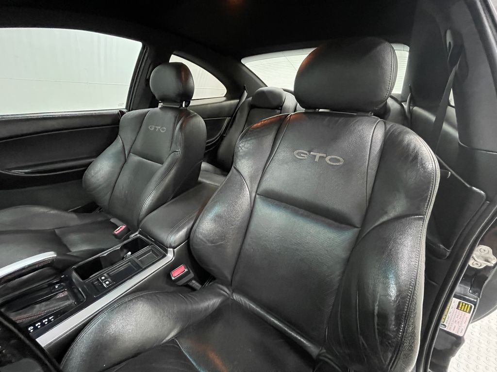 2004 Pontiac GTO Image 11