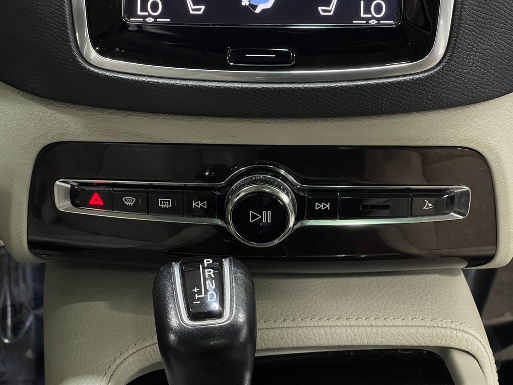 2019 Volvo XC90 Image 25