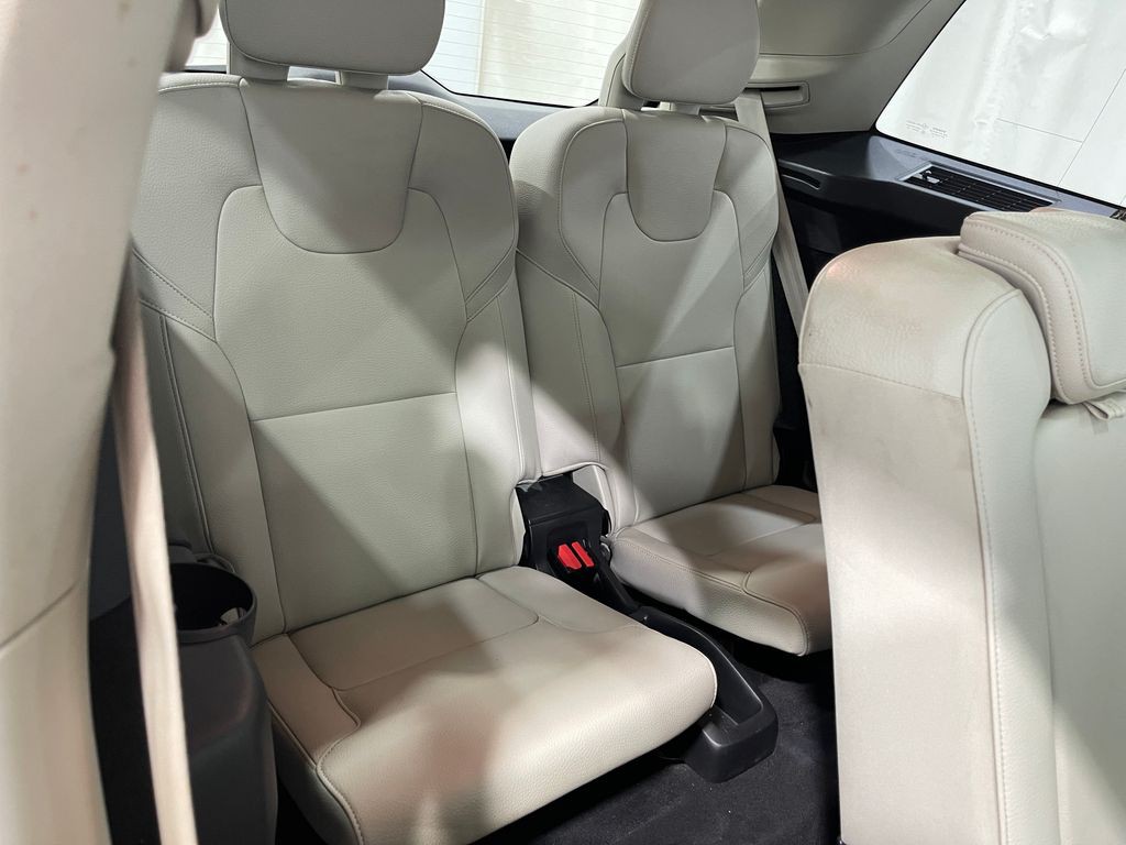 2019 Volvo XC90 Image 32