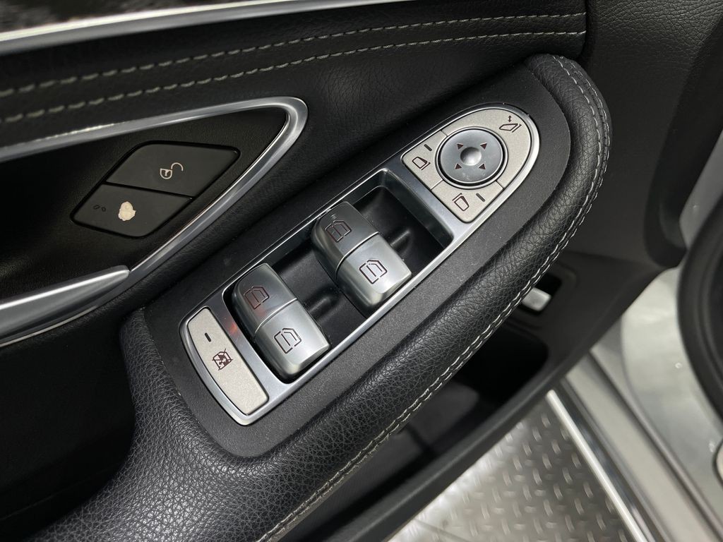 2015 Mercedes-Benz C-Class Image 13