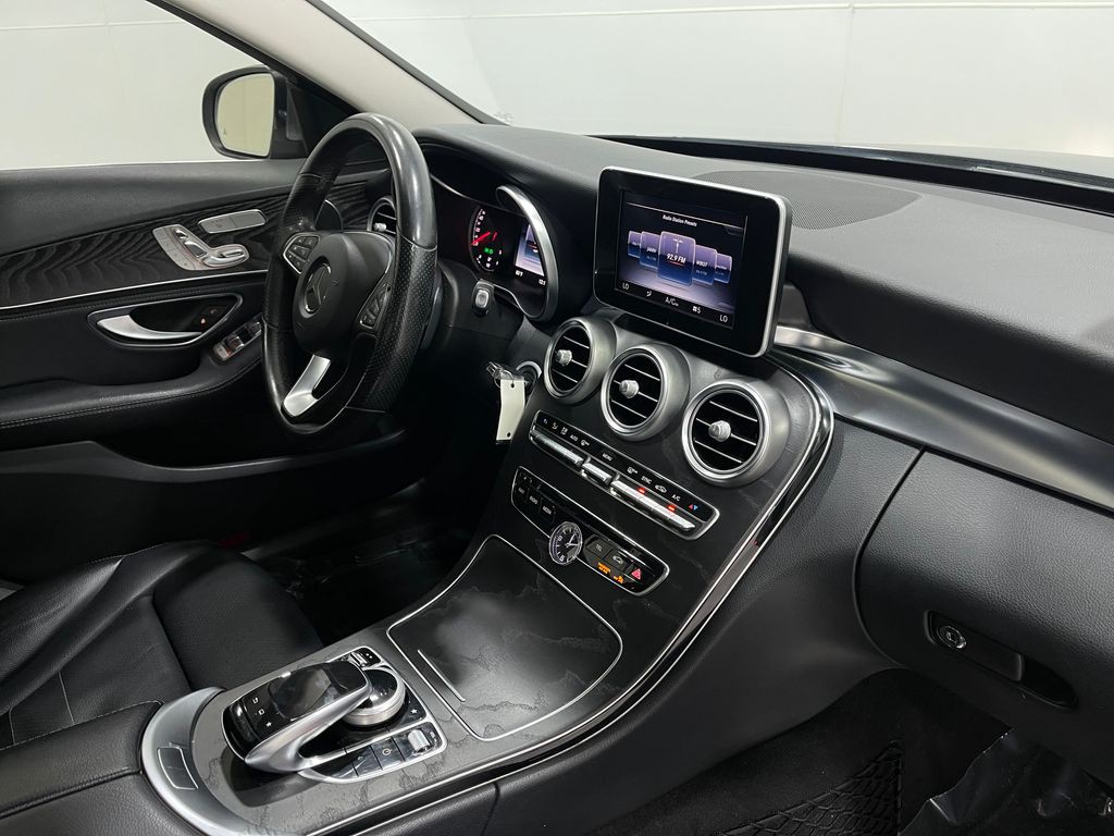 2015 Mercedes-Benz C-Class Image 17