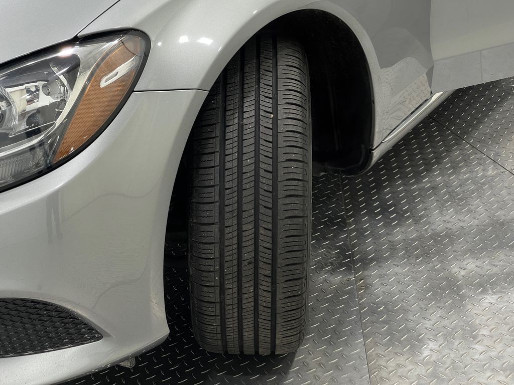 2015 Mercedes-Benz C-Class Image 33
