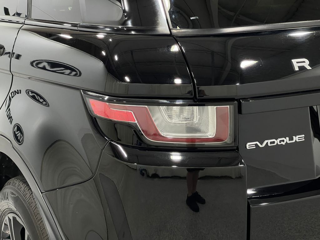 2017 Land Rover Range Rover Evoque Image 32