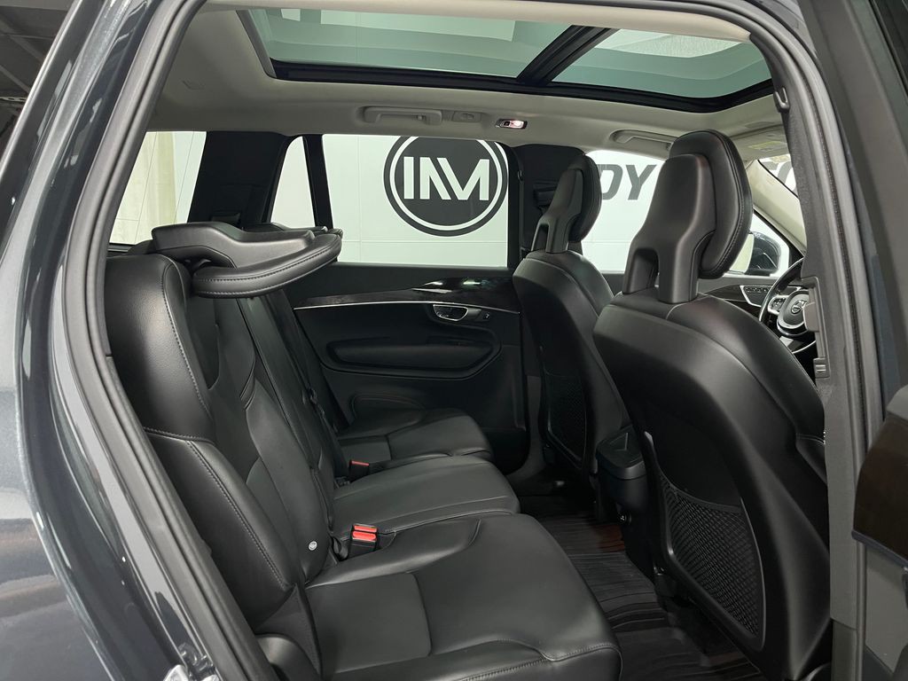2017 Volvo XC90 Image 32