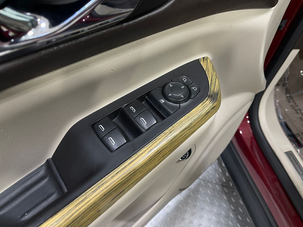 2018 GMC Acadia Image 17
