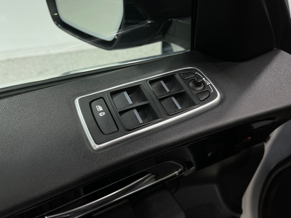 2018 Jaguar F-PACE Image 17