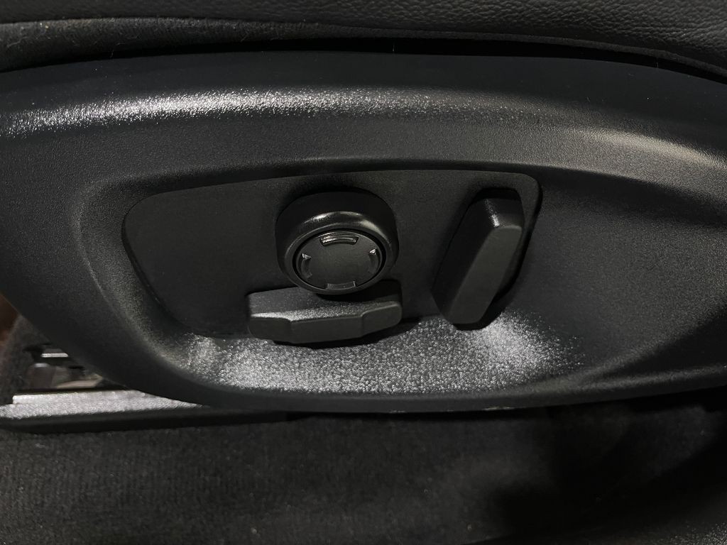 2018 Jaguar F-PACE Image 18