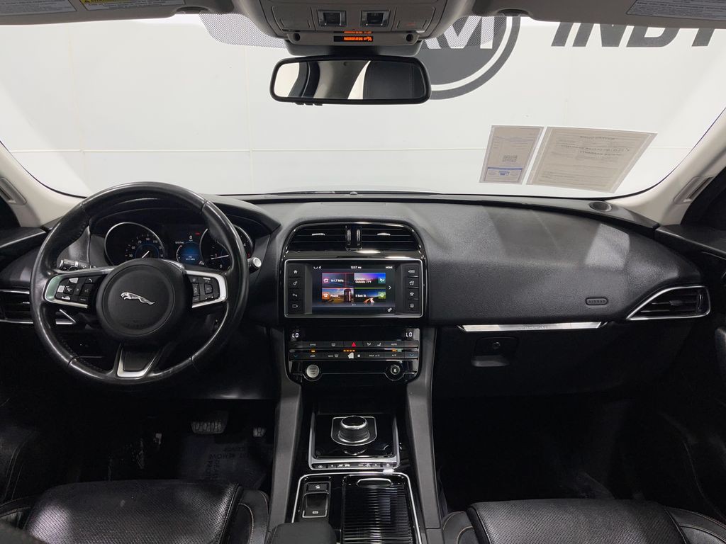 2018 Jaguar F-PACE Image 20