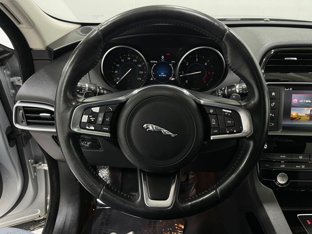 2018 Jaguar F-PACE Image 23