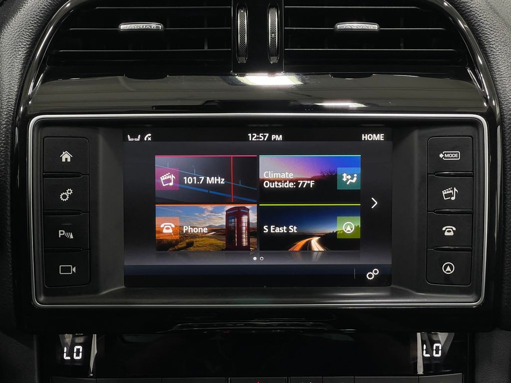 2018 Jaguar F-PACE Image 25