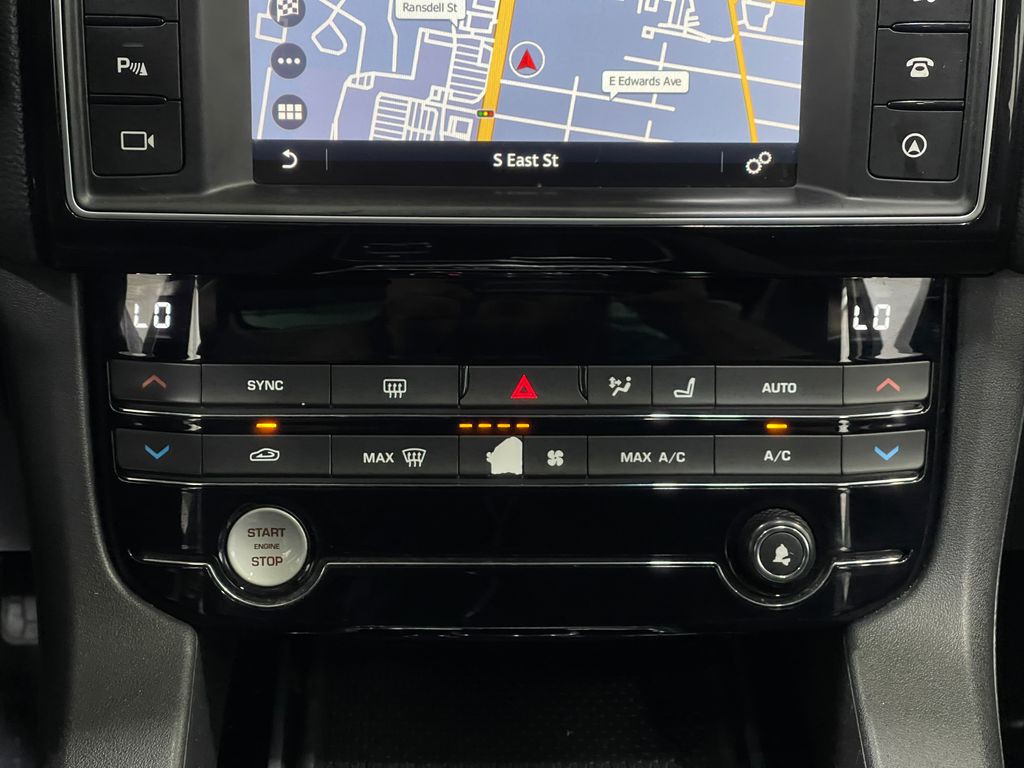2018 Jaguar F-PACE Image 26