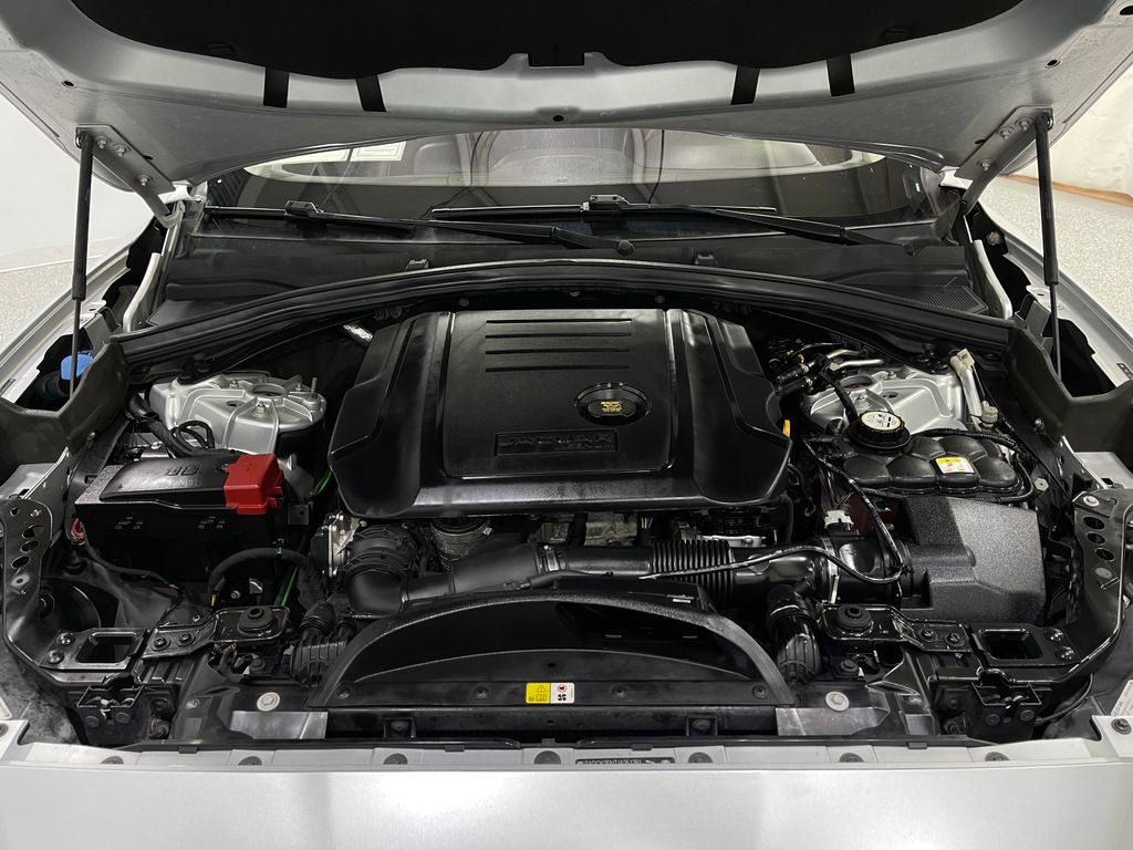 2018 Jaguar F-PACE Image 28