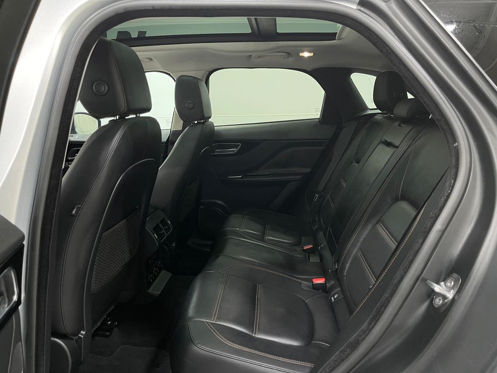 2018 Jaguar F-PACE Image 31