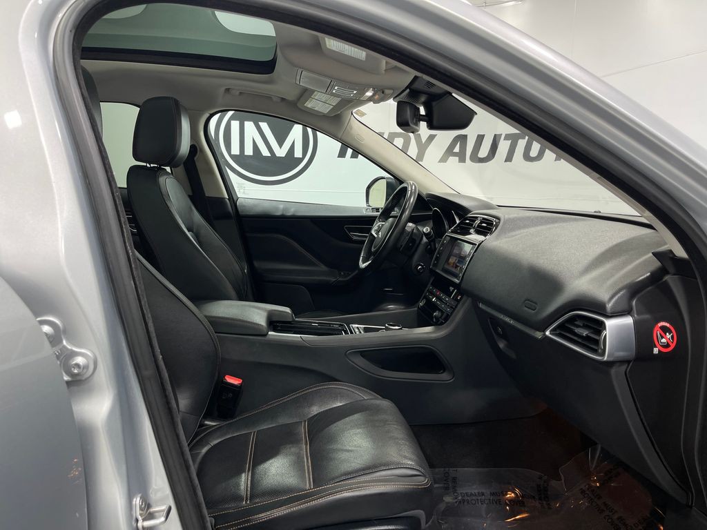 2018 Jaguar F-PACE Image 33