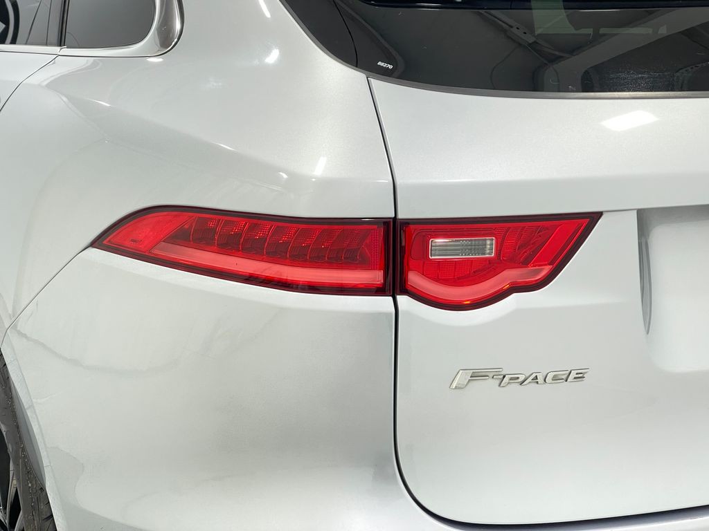 2018 Jaguar F-PACE Image 35