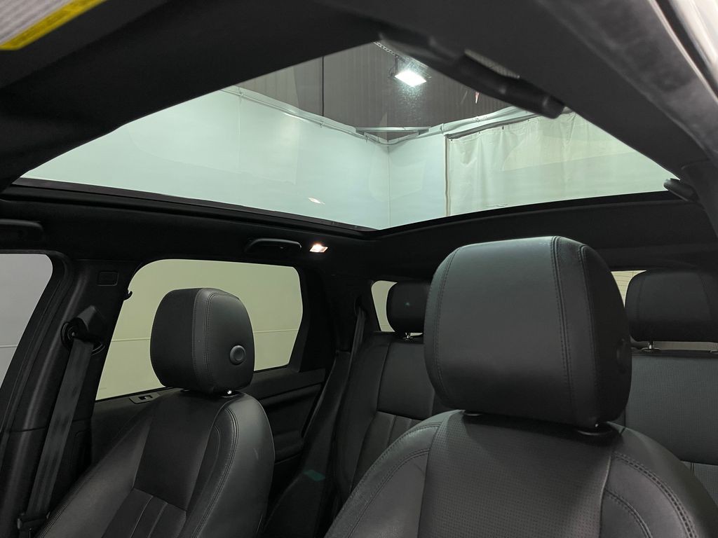 2017 Land Rover Discovery Sport Image 11