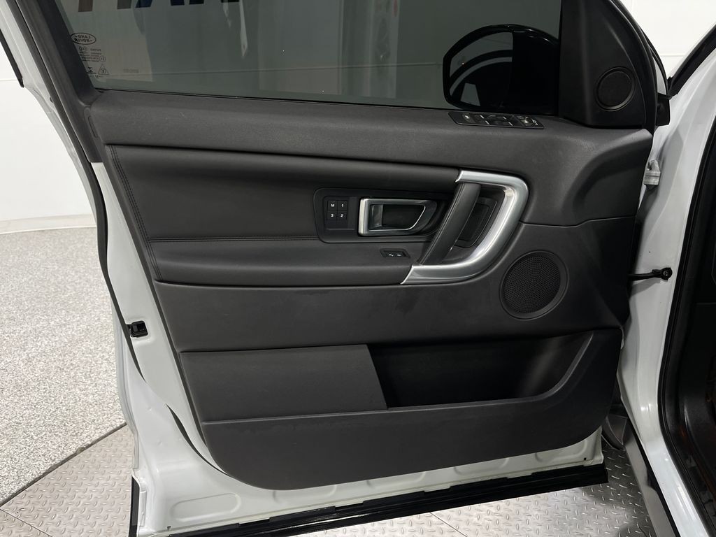 2017 Land Rover Discovery Sport Image 15