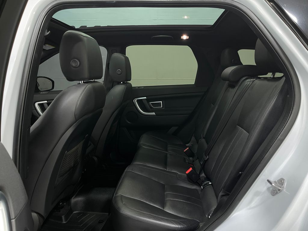 2017 Land Rover Discovery Sport Image 30