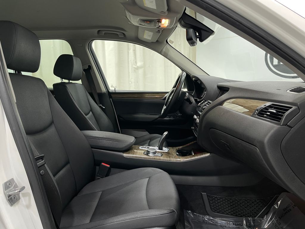 2017 BMW X3 Image 30