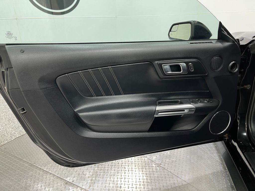 2018 Ford Mustang Image 13