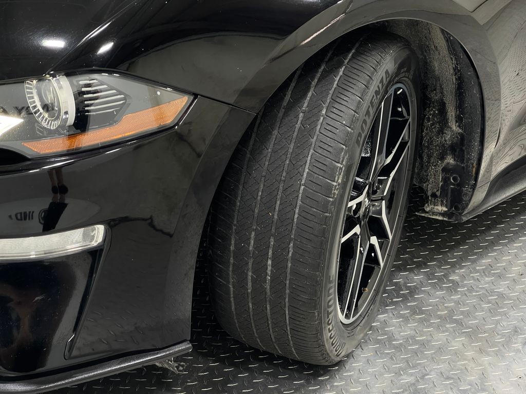 2018 Ford Mustang Image 32