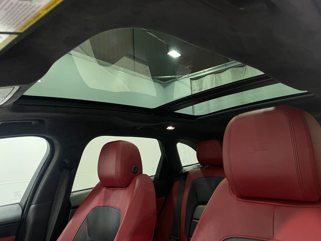 2017 Jaguar F-PACE Image 12