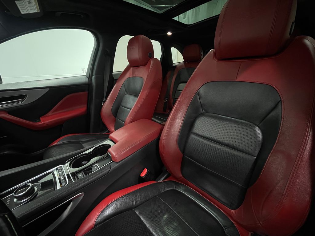 2017 Jaguar F-PACE Image 15