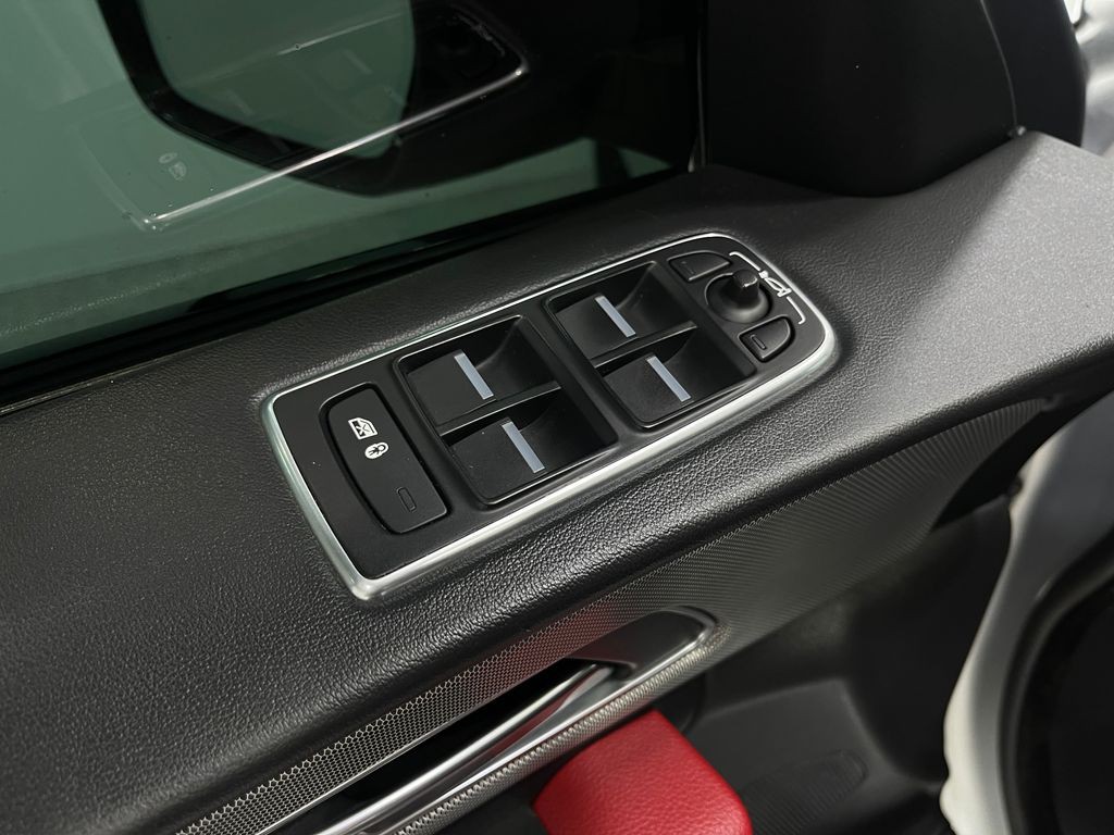 2017 Jaguar F-PACE Image 17