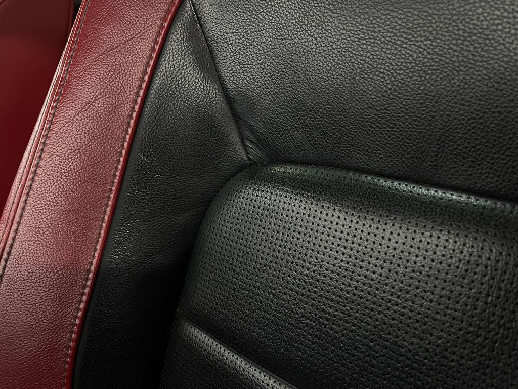 2017 Jaguar F-PACE Image 19