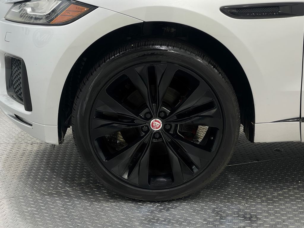 2017 Jaguar F-PACE Image 36