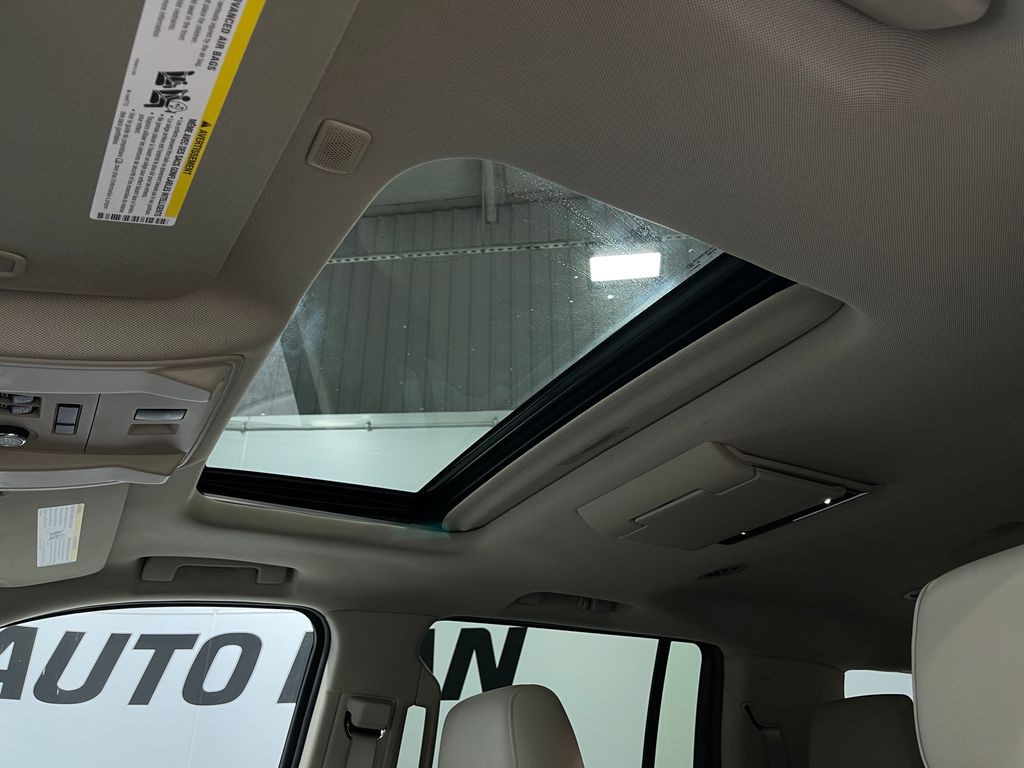 2018 Cadillac Escalade Image 12