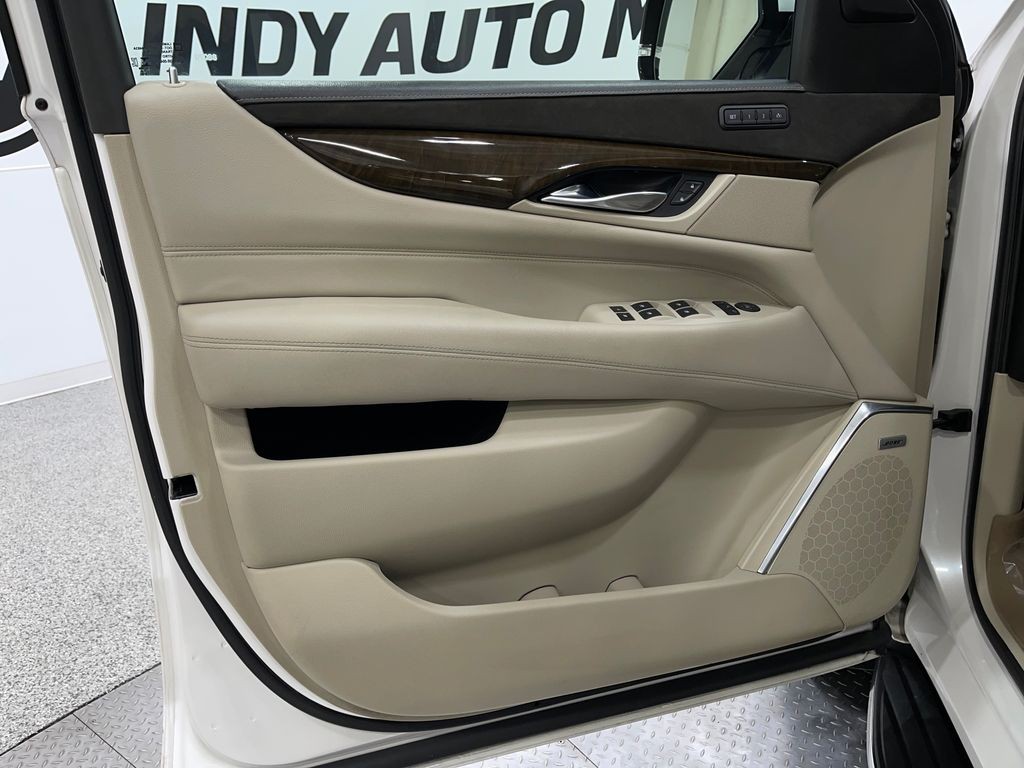 2018 Cadillac Escalade Image 15