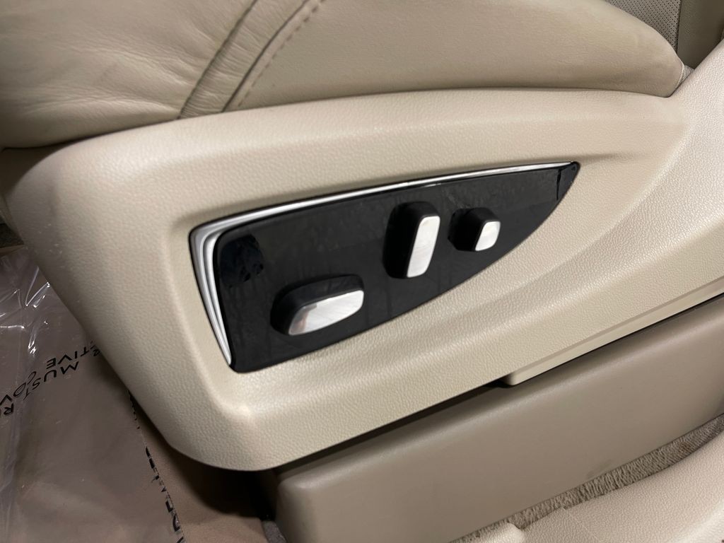 2018 Cadillac Escalade Image 17