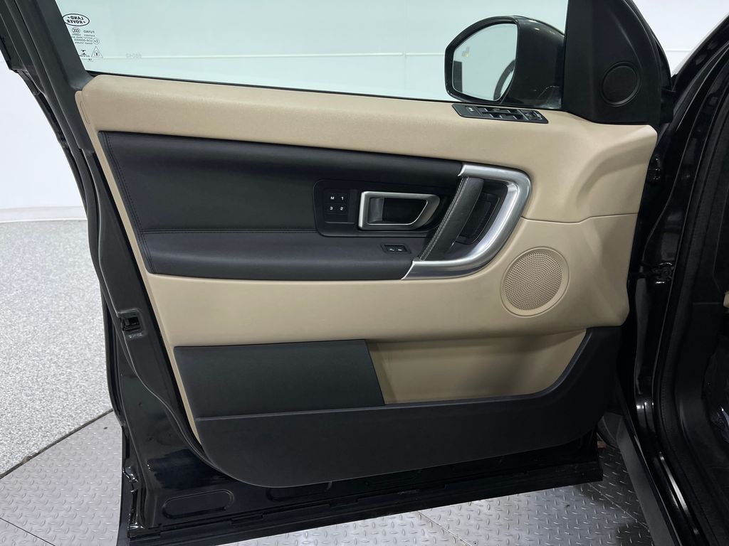 2019 Land Rover Discovery Sport Image 15
