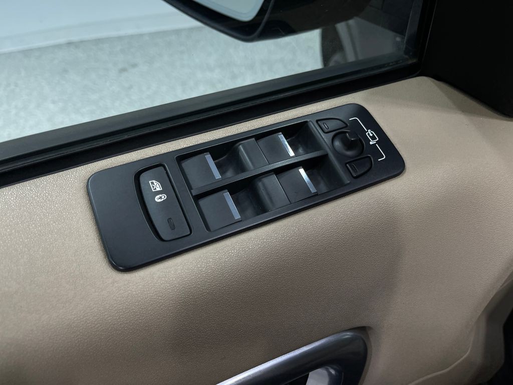 2019 Land Rover Discovery Sport Image 16