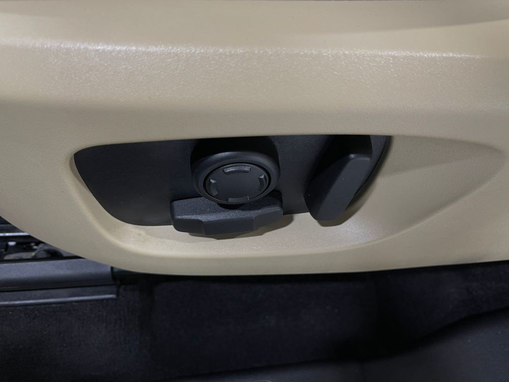 2019 Land Rover Discovery Sport Image 17