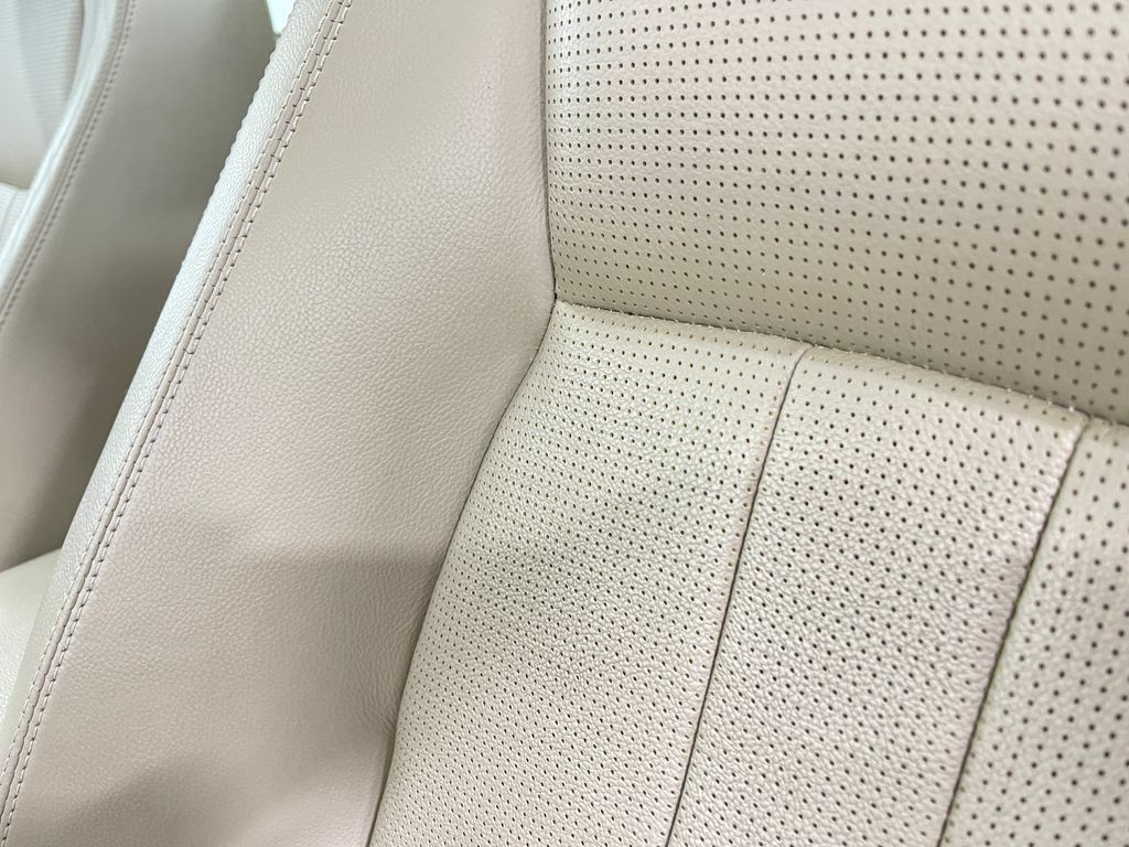 2019 Land Rover Discovery Sport Image 18