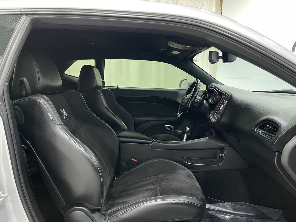 2019 Dodge Challenger Image 31