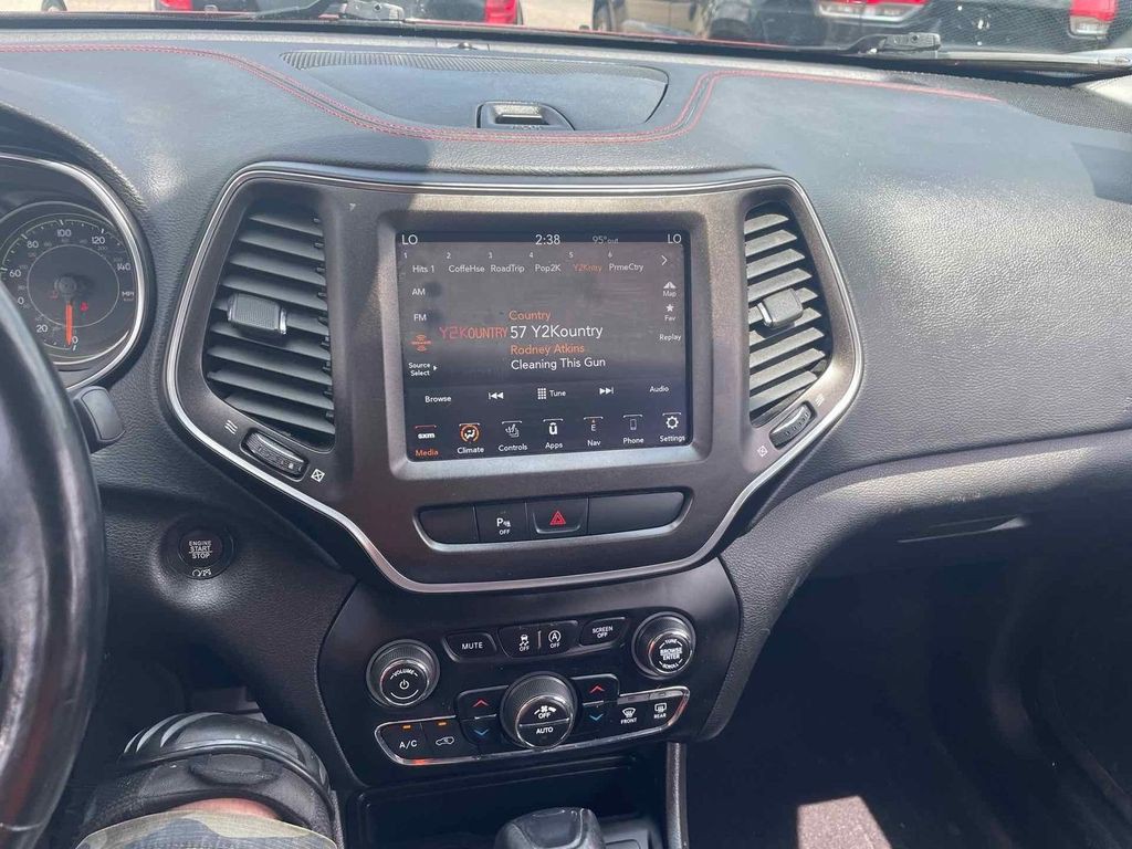 2021 Jeep Cherokee Image 10