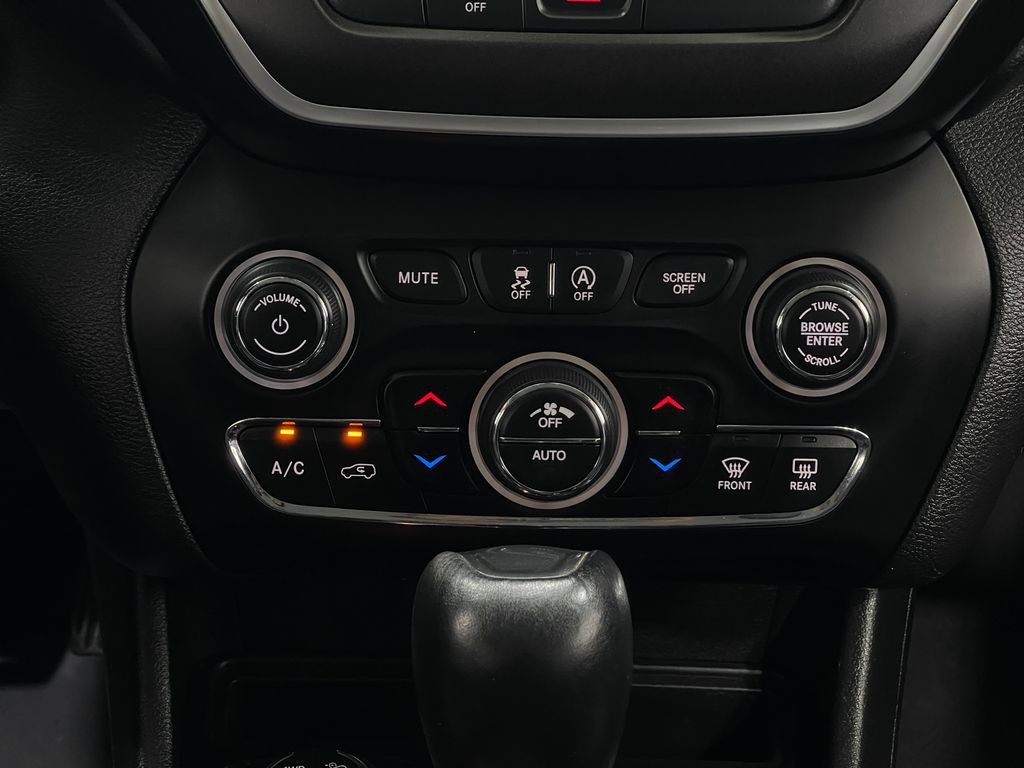 2021 Jeep Cherokee Image 25