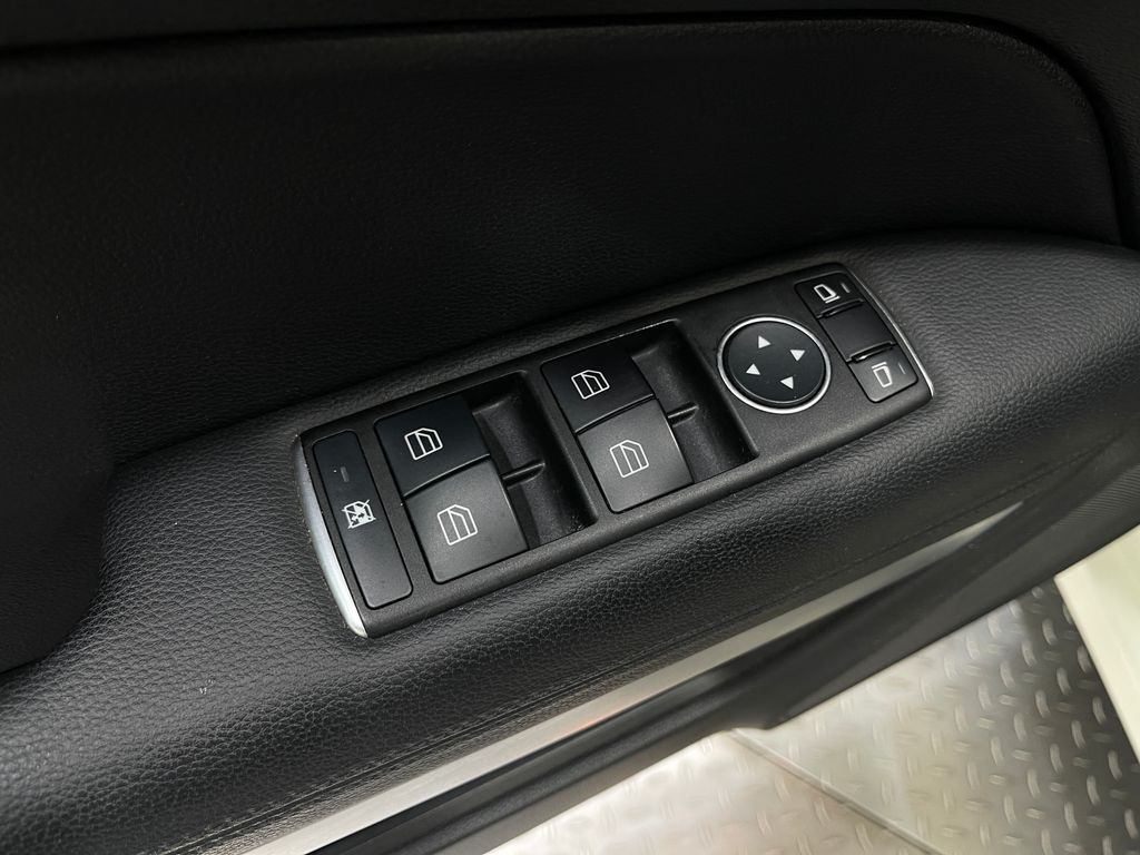 2011 Mercedes-Benz E-Class Image 16