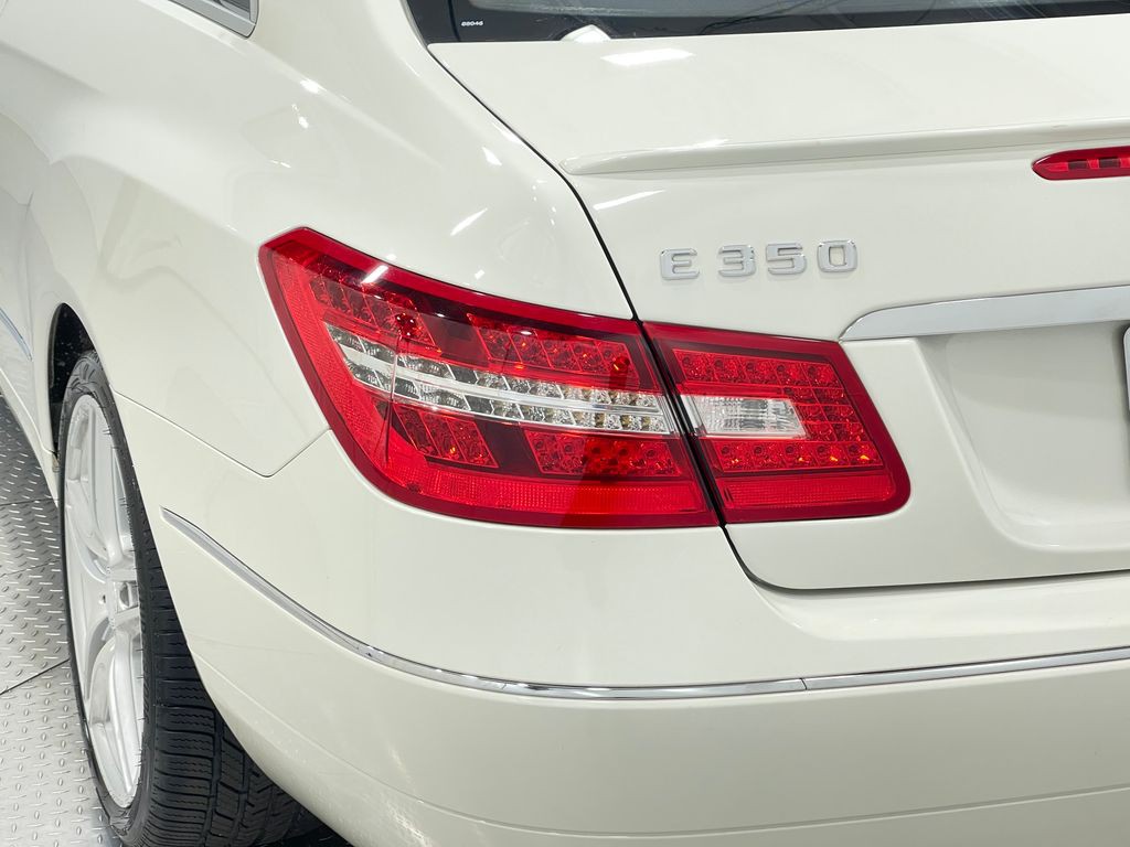 2011 Mercedes-Benz E-Class Image 34