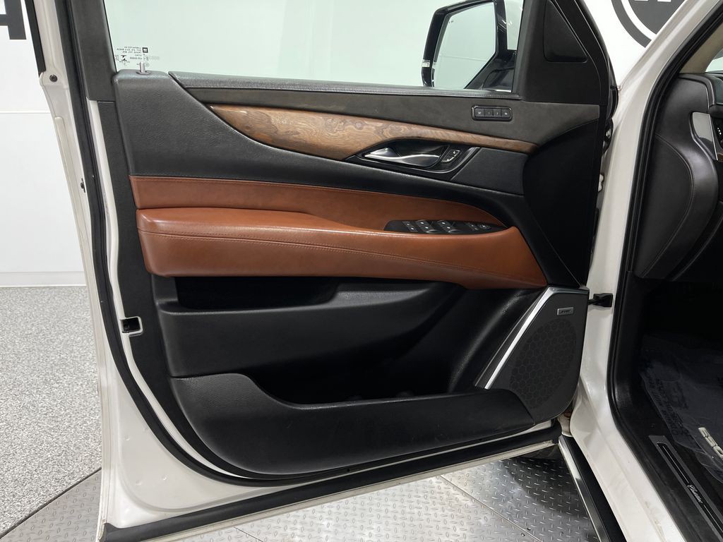 2019 Cadillac Escalade Image 17