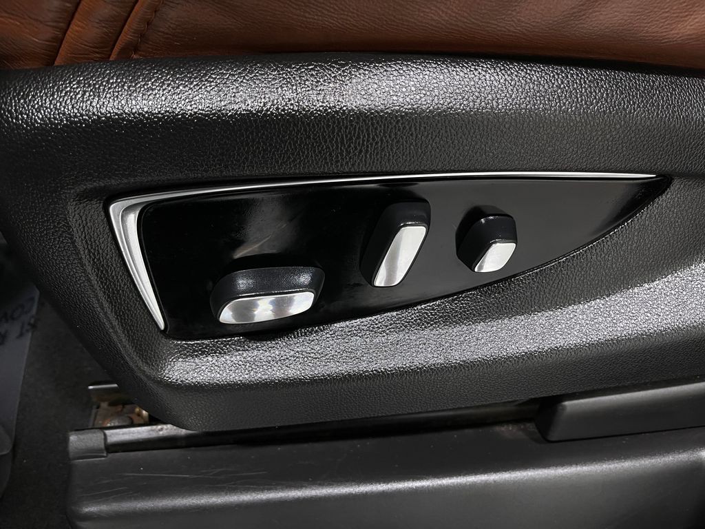 2019 Cadillac Escalade Image 19