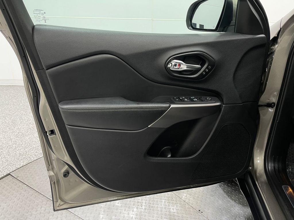 2021 Jeep Cherokee Image 15