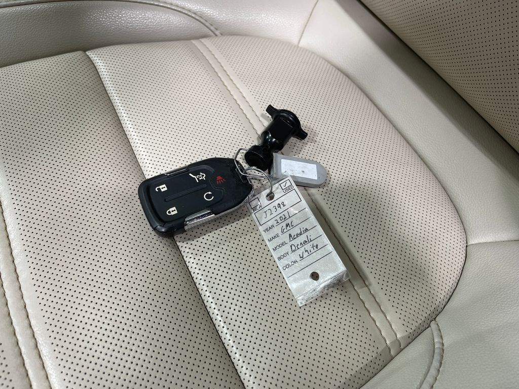 2021 GMC Acadia Image 38